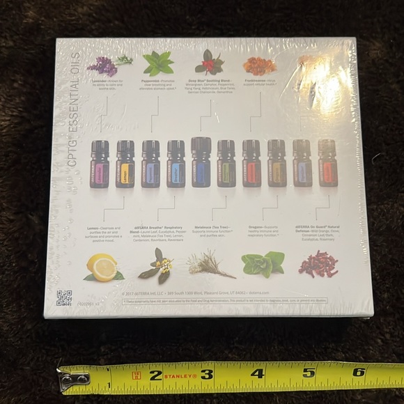 NWOT 💜Doterra Family Essential Kit💜 🆕 💜 10 Essential Oils. Kit DISCONTINUED. - Picture 4 of 7